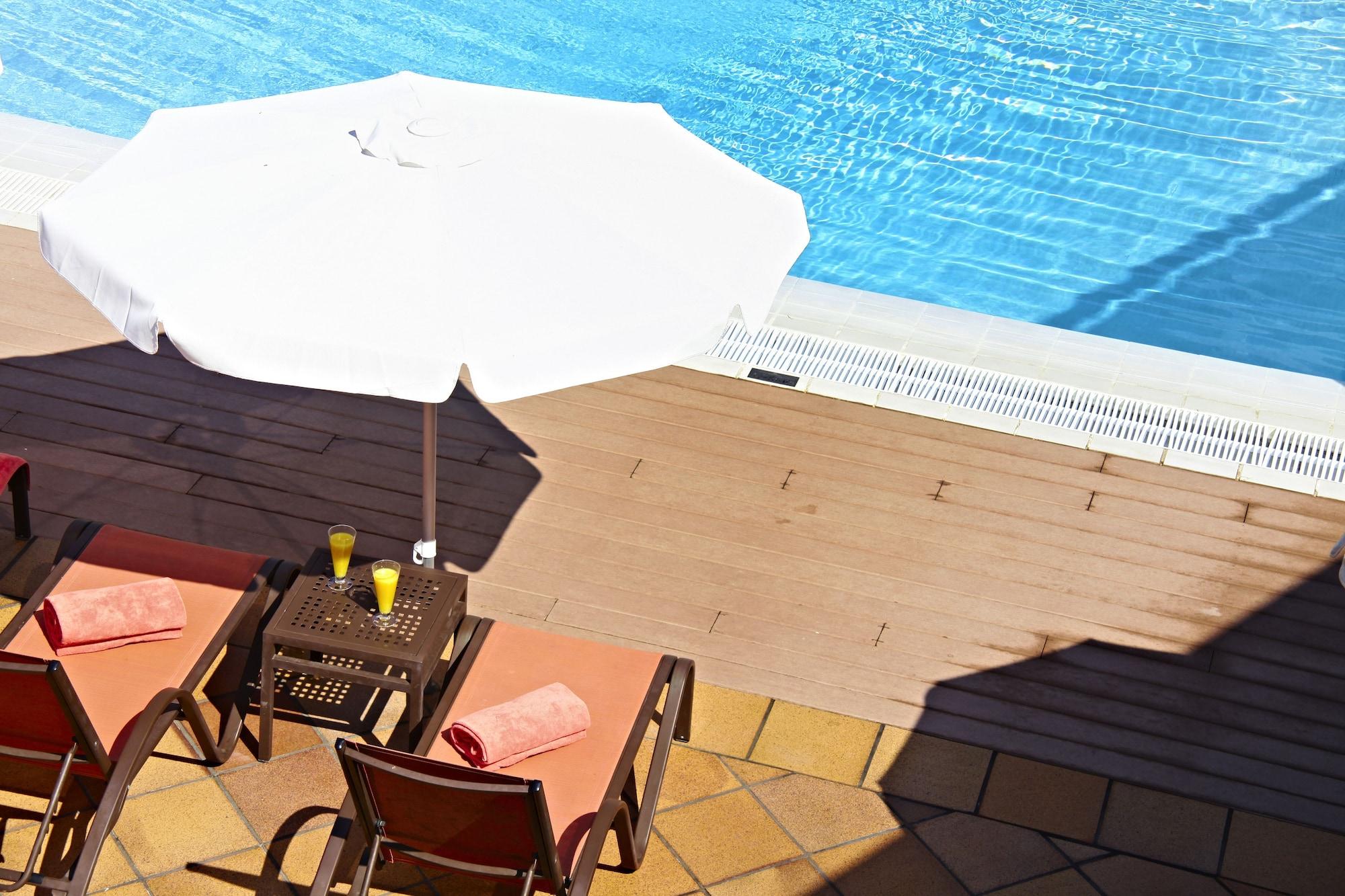 Hotel Serrano Palace Cala Ratjada  Exteriör bild