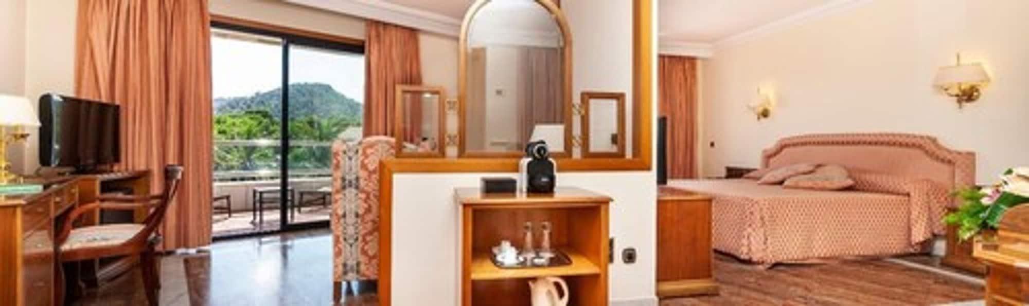 Hotel Serrano Palace Cala Ratjada  Exteriör bild