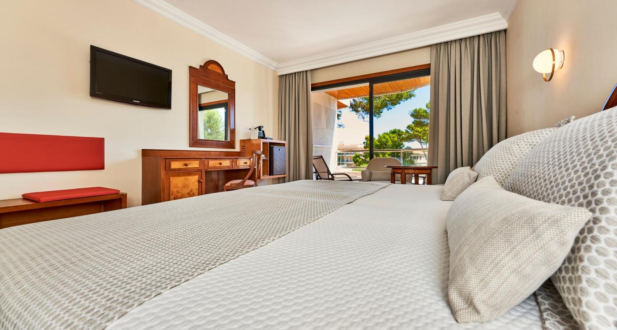 Hotel Serrano Palace Cala Ratjada  Exteriör bild