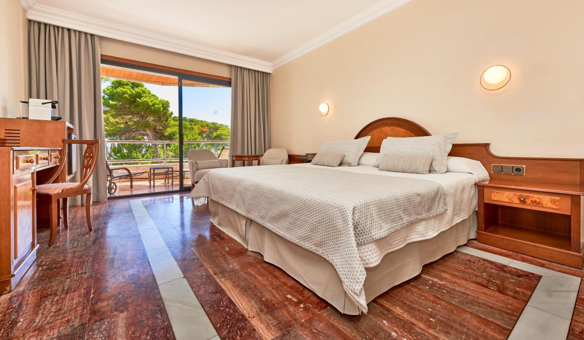Hotel Serrano Palace Cala Ratjada  Exteriör bild
