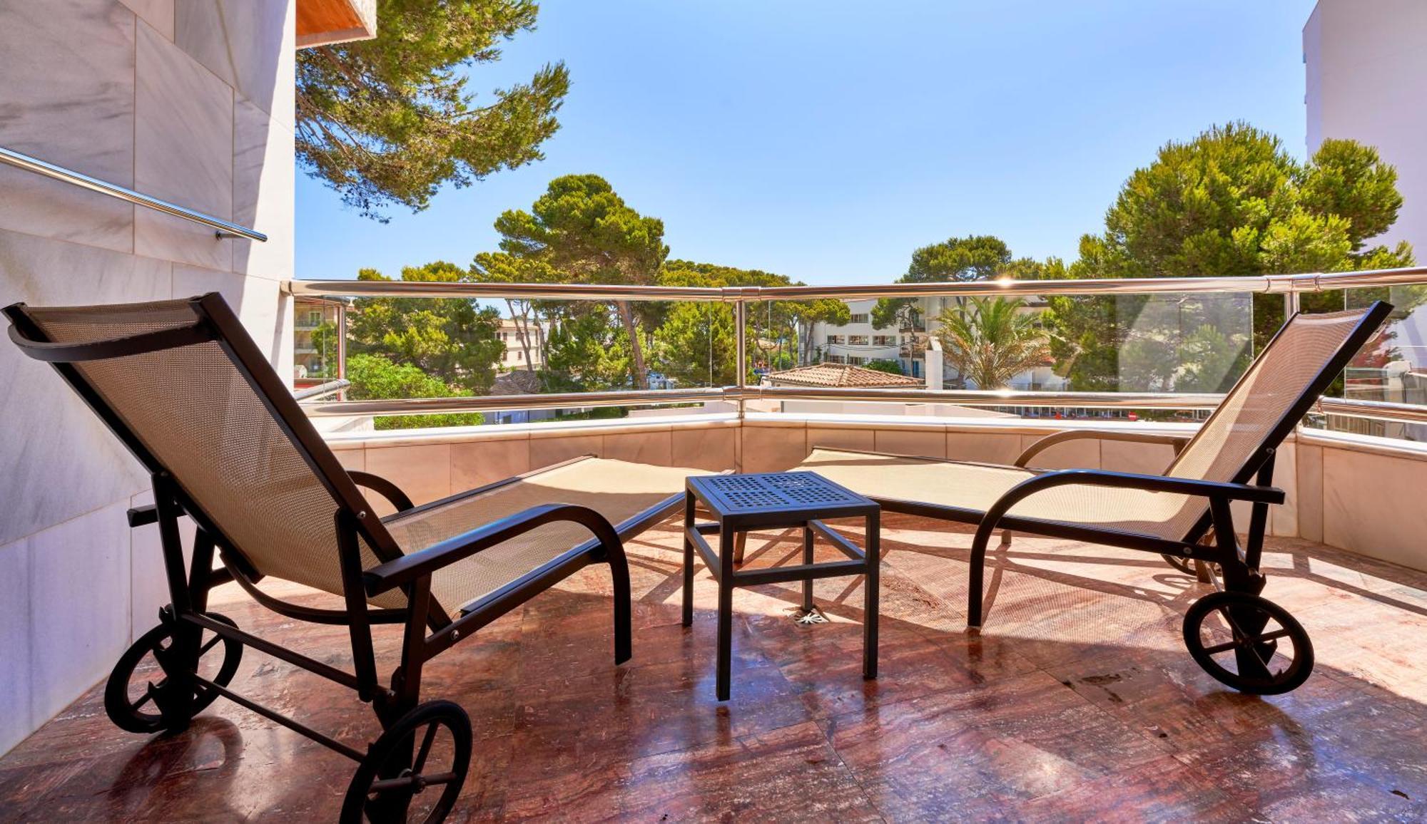 Hotel Serrano Palace Cala Ratjada  Exteriör bild