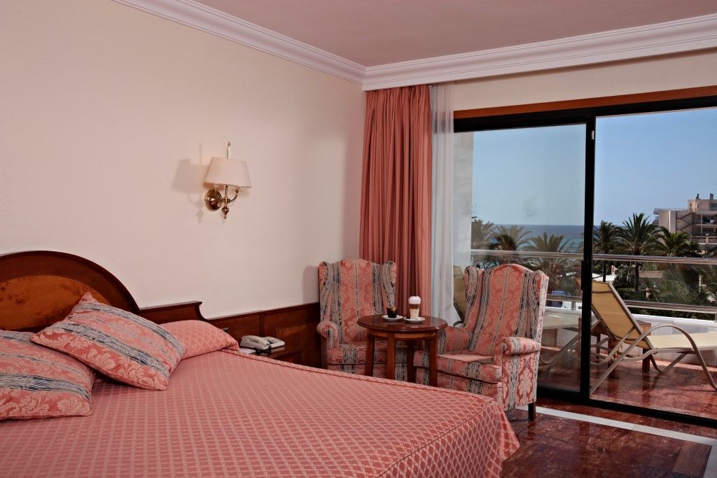 Hotel Serrano Palace Cala Ratjada  Exteriör bild