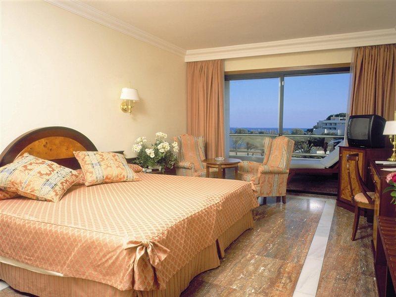 Hotel Serrano Palace Cala Ratjada  Exteriör bild